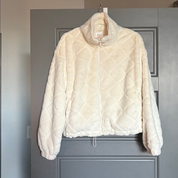 Cream color Teddy Jacket with Plush Texture cropped fit with zipper - Picture 10 of 12